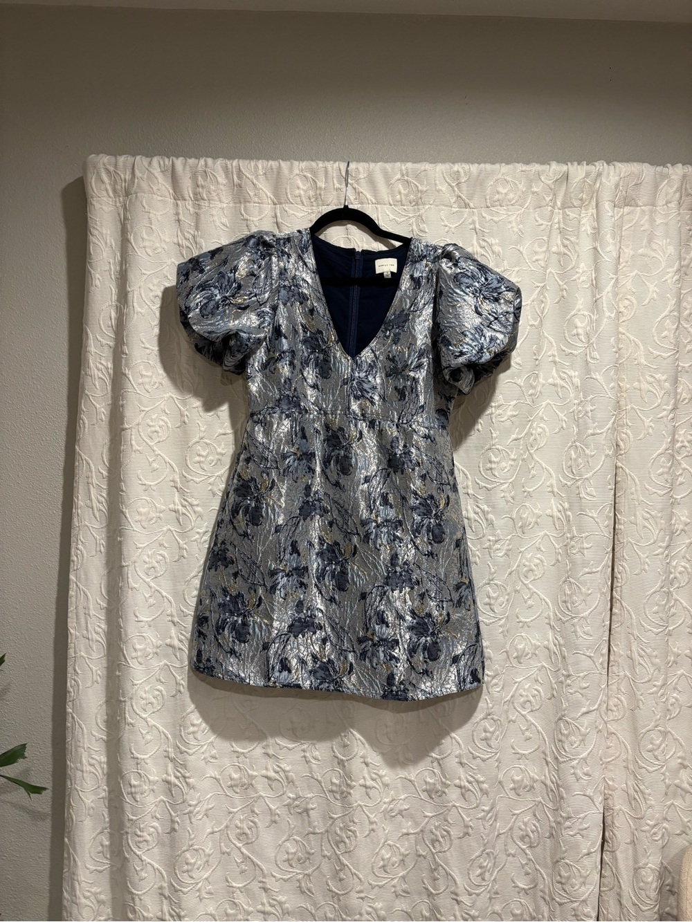Adelyn Rae Silver-Blue Floral Puff Sleeve V-Neck Tunic